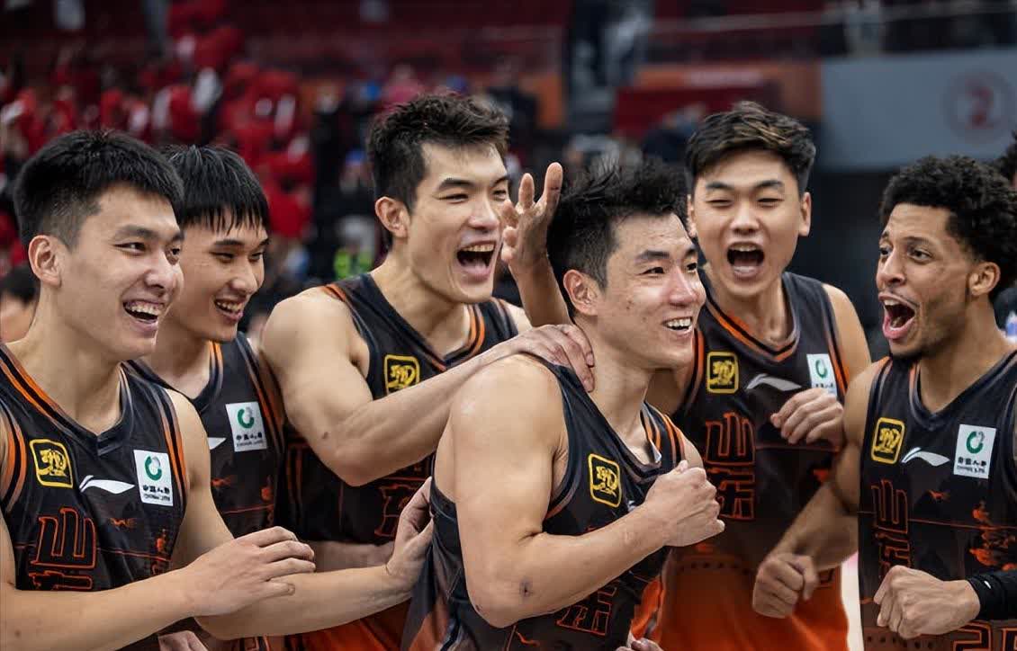 在吉林队赛场上演CBA季后赛,高光操作,引发全场沸腾的简单介绍 在吉林队赛场上演CBA季后赛,高光操作,引发全场沸腾的简单介绍