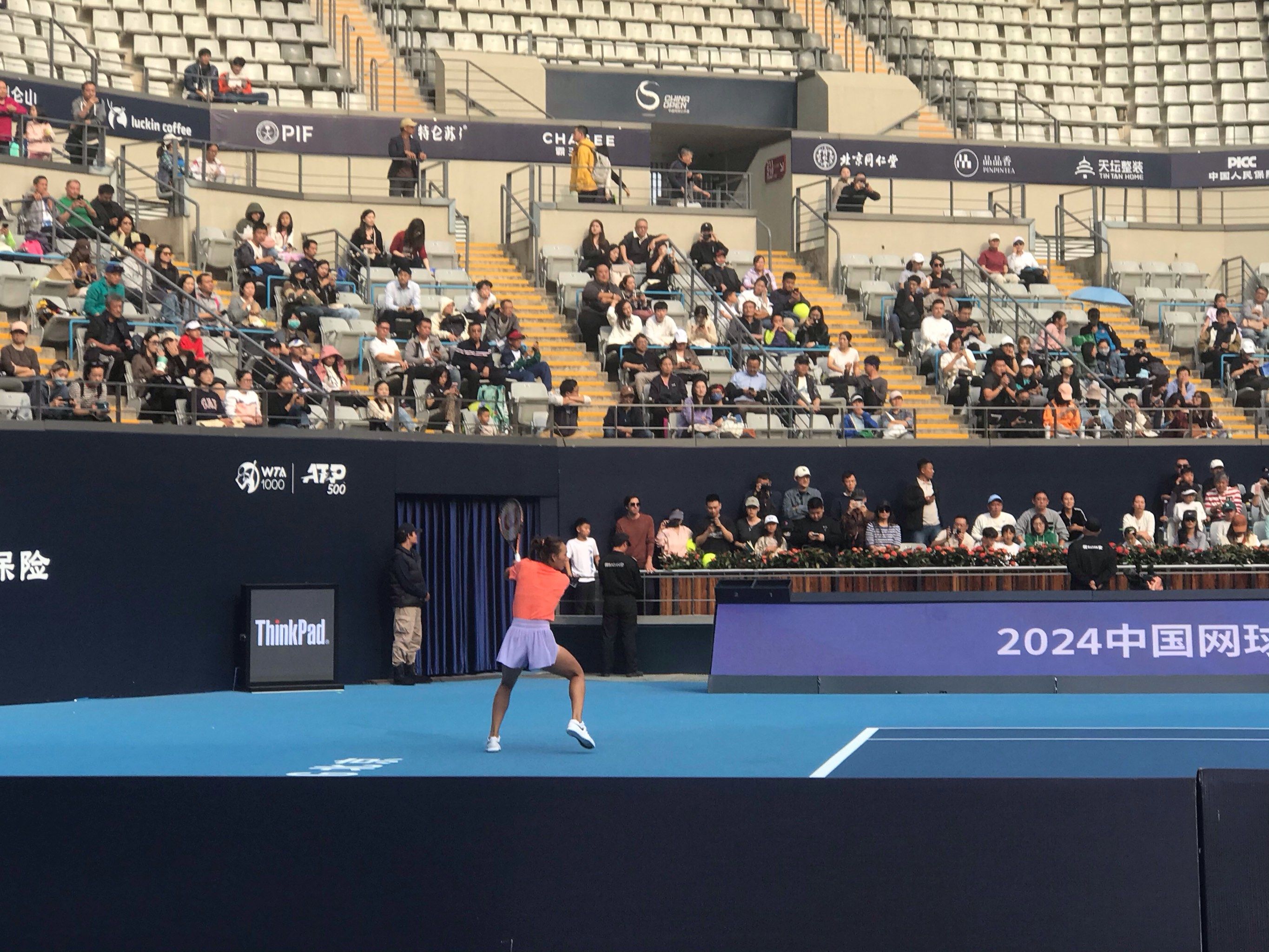 新生代球星在场上展现出非凡的实力的简单介绍