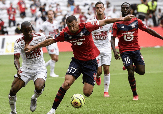 包含里尔阵容齐整，客场作战迎来机遇的词条