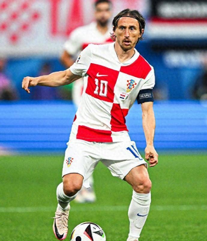 包含摩尔多瓦0-1被克罗地亚淘汰，无缘欧洲杯八强的词条