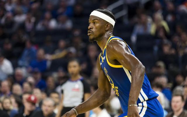 强强碰撞：球场上的精彩瞬间令人热血沸腾的简单介绍