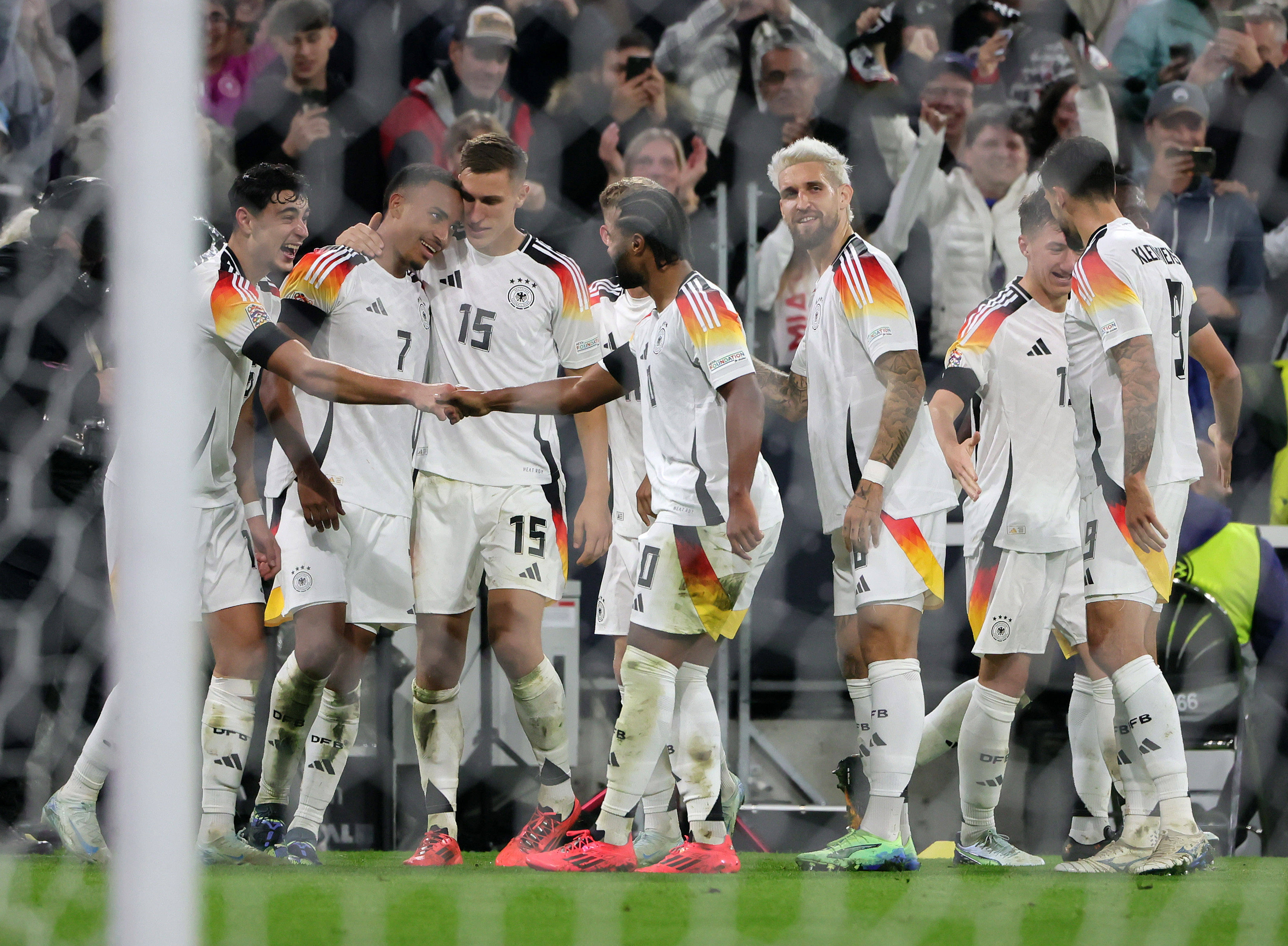 法国足球队备战国际比赛，迎战瑞典队