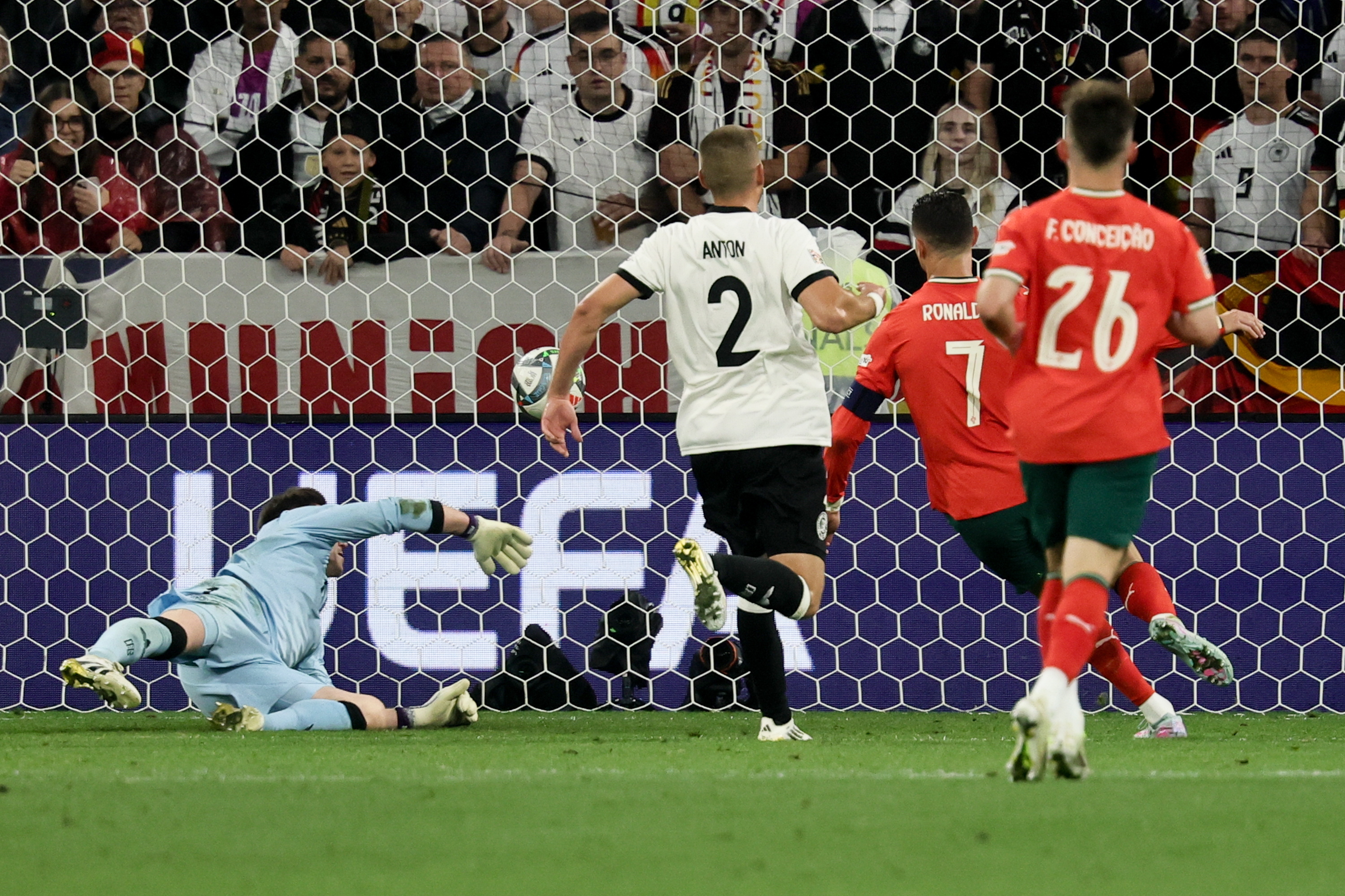 欧国联赛中球队战术对抗令人惊叹