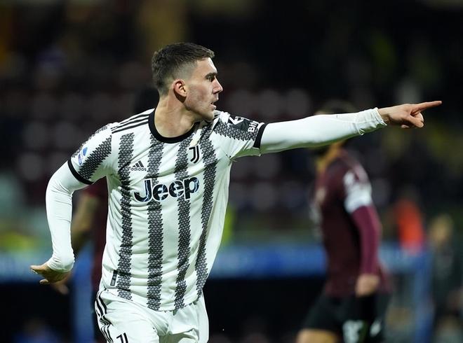 关于尤文图斯主帅调整战术，瞄准新赛季前四的信息