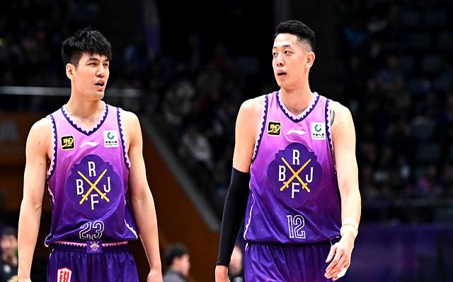 两队强强对话,谁能笑到最后 两队强强对话,谁能笑到最后