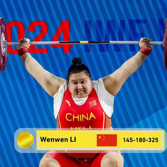 1xBit体育网页版入口-举重比赛中国队选手拼尽全力，捧得冠军奖杯