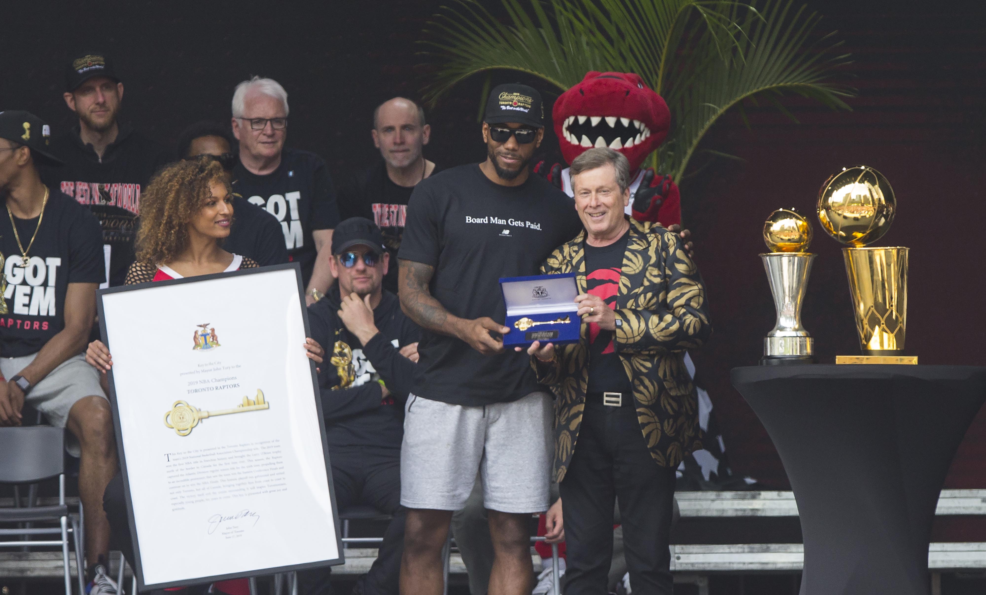 1xBit体育官网app-关于猛龙队抢夺关键胜利，夺冠在望的信息