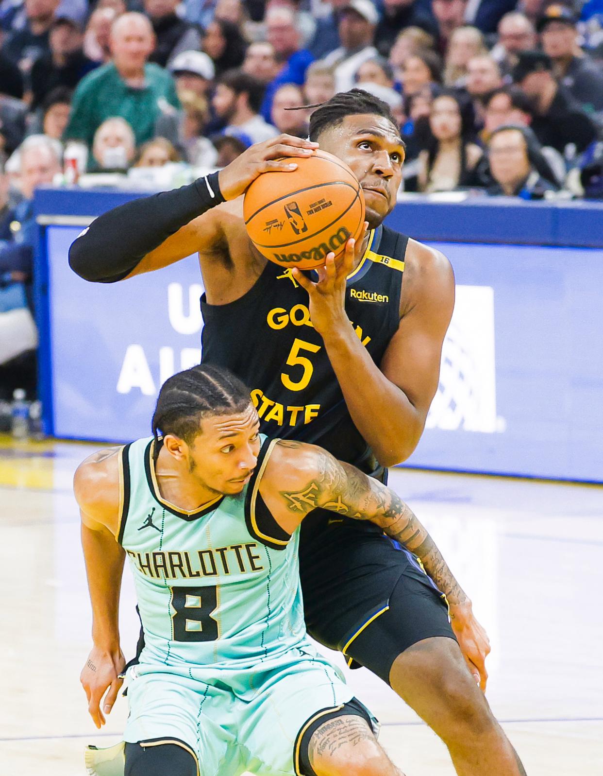 1xBit体育下载-黄蜂篮球队顽强拼搏不负球迷期待