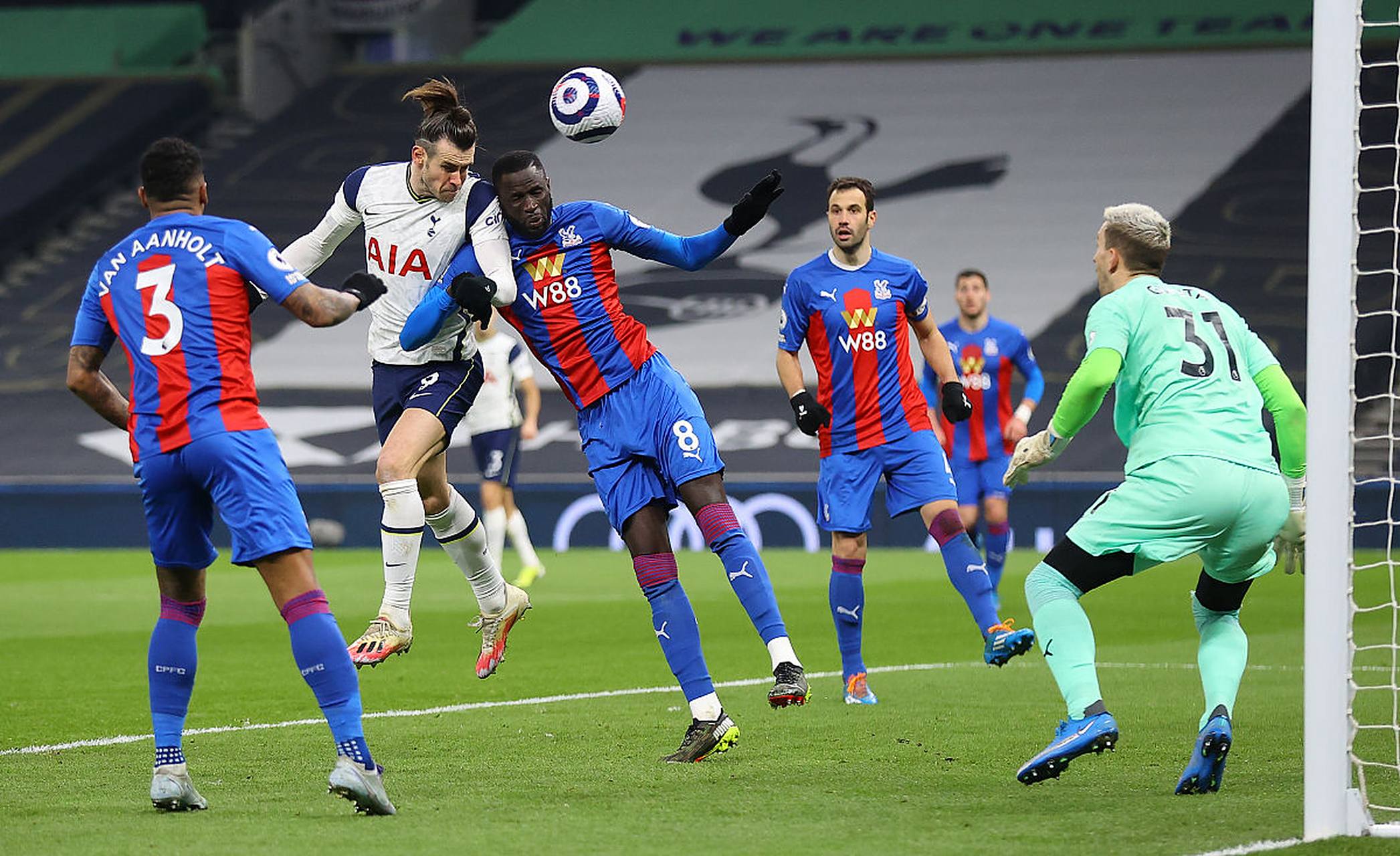 1xBit体育官网入口-佛罗伦萨队员在球场上发挥出色