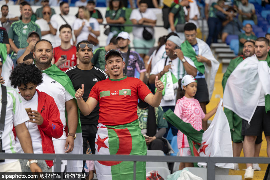 伊斯坦布尔首场胜利,球迷狂欢庆祝的简单介绍 伊斯坦布尔首场胜利,球迷狂欢庆祝的简单介绍