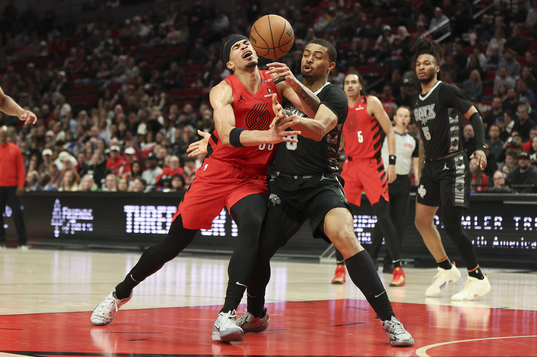 1xBit体育app-篮网客场激战取胜，逆袭晋级比赛